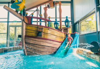 Chica del tobogán acuático - EuroParcs De Biesbosch - Dordrecht, Holanda Meridional, Países Bajos