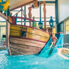 Meisje van waterglijbaan- EuroParcs De Biesbosch - Dordrecht, Zuid-Holland, Nederland