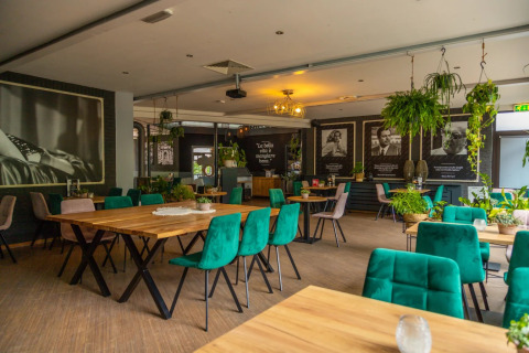 Restaurante interior - EuroParcs Maasduinen - Belfeld, Limburgo, Países Bajos