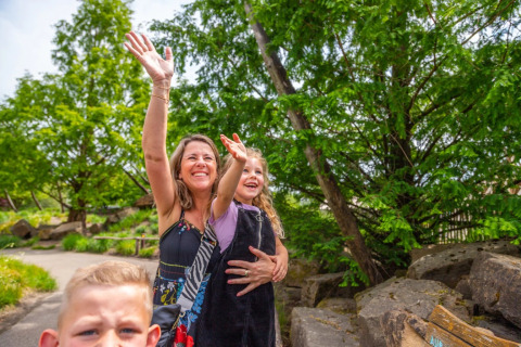 Mother and daughter wave - EuroParcs Maasduinen - Belfeld, Limburg, Netherlands