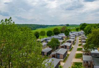 Foto vanaf hoogte genomen van accommodaties - EuroParcs Gulperberg - Gulpen, Limburg, Nederland