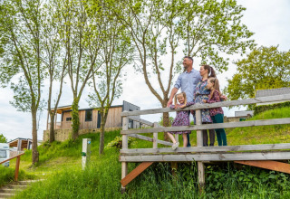 Familien har udsigt over parken - EuroParcs Gulperberg - Gulpen, Limburg, Holland