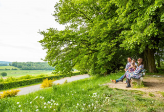 Familia en banco - EuroParcs Gulperberg - Gulpen, Limburgo, Países Bajos