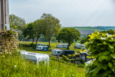 Blick über den Campingplatz - EuroParcs Gulperberg - Gulpen, Limburg, Niederlande.