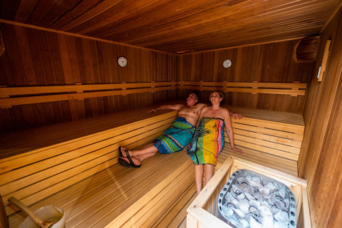 Gente en la sauna - EuroParcs Schoneveld - Breskens, Zelanda, Países Bajos