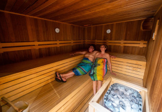 Menschen in der Sauna - EuroParcs Schoneveld - Breskens, Zeeland, Niederlande