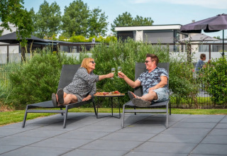 Brindando en la terraza - EuroParcs Schoneveld - Breskens, Zelanda, Países Bajos