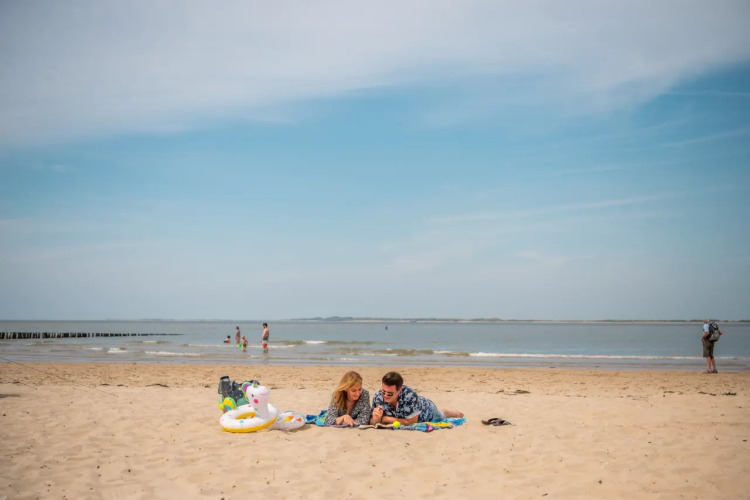S'allonger sur la plage - EuroParcs Schoneveld - Breskens, Zeeland, Pays-Bas
