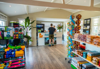 Rezeption und Geschäft - EuroParcs Aan de Maas - Kerkdriel, Gelderland, Niederlande