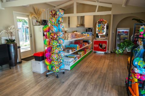 Camping store - EuroParcs Aan de Maas - Kerkdriel, Gelderland, Netherlands