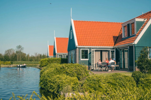 Accommodatie met terras aan water  - EuroParcs De Rijp - West-Graftdijk, Noord-Holland, Nederland