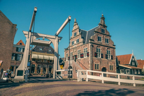 Oude gevels en ophaalbrug - EuroParcs De Rijp - West-Graftdijk, Noord-Holland, Nederland