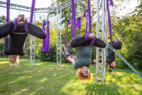 Yoga aéreo - Parque de vacaciones Delftse Hout- Delft, Holanda Meridional, Países Bajos