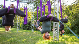 Yoga aéreo - Parque de vacaciones Delftse Hout- Delft, Holanda Meridional, Países Bajos