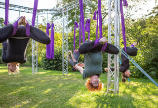 Yoga aéreo - Parque de vacaciones Delftse Hout- Delft, Holanda Meridional, Países Bajos