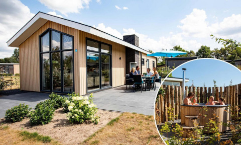 Moderne lodge Berkenhoeve Wellness met buitenterras en mensen ontspannen in een privé hot tub in de tuin.