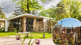 Cabaña moderna Silva Wellness con jacuzzi exterior privado en Bospark Ede, rodeada de naturaleza en Holanda.