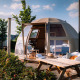 Panorama Dome: tenda glamping di lusso con patio in legno, tavolo da picnic e zona relax all’aperto.