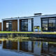 Moderne lodge ved vandet på MarinaPark Residentie Nieuw Loosdrecht, Villa Nautica Deluxe, Nederlandene.