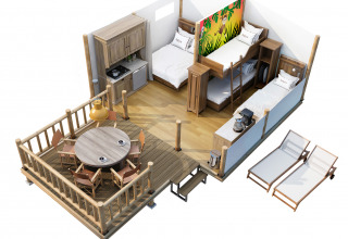Moderna cabaña SunLodge Jungle con terraza, tumbonas y cocina en Camping Union Lido Mare en Italia.