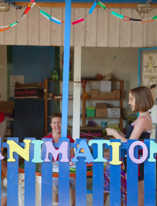 Niños participando en una actividad de animación en Camping Village Poljana, Primorje-Gorski Kotar, Croacia.