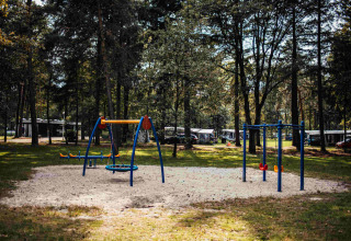Parco giochi nel verde presso Eurocamping Vessem BV, villaggio turistico nel Brabante Settentrionale, NL.