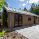 Udendørs billede af Eco Cottage Comfort på De Thijmse Berg i Holland med moderne træfacade og flisebelagt terrasse.