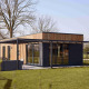 Moderne feriebolig ved Holiday villa Amalia, Hofparken Wiltershaar, omgivet af natur i Holland.
