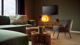 Salón moderno en Holiday villa Amalia en Hofparken De Bergvennen, Holanda, con decoración elegante y acogedora.