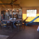 Indretning af familievenlig lodge på Kidz Lodge, Duynpark Het Zwanenwater, med rutsjebane og køjesenge.