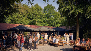 Gäste im Catering / Terrassenrestaurant - De Parel - Zeewolde, Flevoland, Niederlande