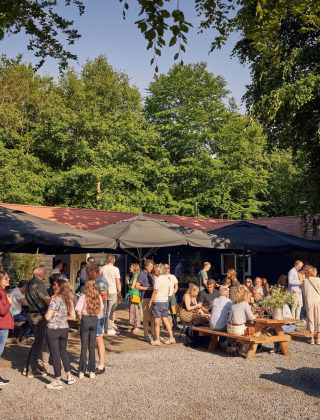 Huéspedes en el restaurante catering / terraza - De Parel - Zeewolde, Flevoland, Países Bajos