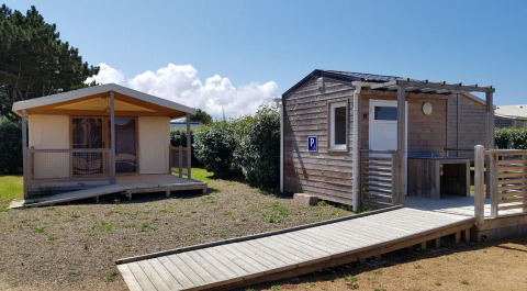 Two cabins at Ecolodge Pmr, Camping Seasonova Les 7 Iles in France, featuring a ramp and wooden decks.