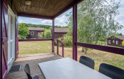 Vista desde la terraza del Chalet ZEN en Camping Seasonova Les Vosges du Nord, Francia, rodeado de árboles.