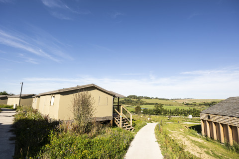 Safari-telt Ecolodge ved Domaine Seasonova Saâne et Mer i Frankrig med udsigt over grønne marker