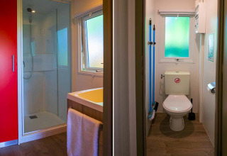 Badezimmer und Toilette in einem Mobilodge-Safari-Zelt auf Camping Seasonova La Forêt, Frankreich.