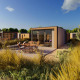 Udendørs billede af Cube Exclusif lodgen med moderne arkitektur, terrasse og grønt naturmiljø.