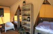 Vista interior de una tienda safari en Base Lodge, Boutique Camping Heart of Nature en Croacia, con cama doble.