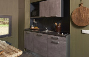 Moderne, compacte kitchenette in Tiny House bij De Zanding, Nederland, met houten tafel en keukengerei.
