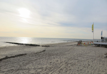 Udsigt over en fredelig strand ved Beach house 'Dishoek 60' på Welcome.in, Zeeland, Nederlandene.