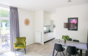 Bright modern lodge Cube la Mer 4 at Marina Strandbad, Netherlands, with cozy seating and dining space.