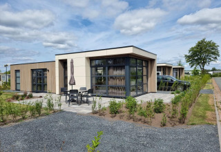 Lodge Cube Maximaal 4 a Zuiderzee nei Paesi Bassi con design moderno e area patio esterna.
