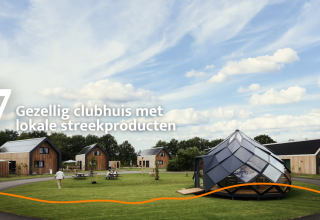 Lodges modernos y club social en Unbrick One, sauna, piscina y productos locales bajo cielo azul.
