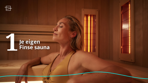 Mujer relajándose en la sauna de Unbrick One | Sauna en Brinckerduyn lodge en los Países Bajos.