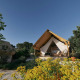 Glampingtent lodge med telt i naturskøn have, omgivet af træer og blomster under en klar blå himmel.