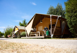 Luxury tents in the sun at Camping La Roche d’Ully, a holiday park in Bourgogne-Franche-Comté, France.