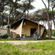 Safari-teltet Villatent Nomad på Camping Roma Capitol i Italien, omgivet af fyrretræer og natur.