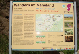 Informatiebord met wandelroutes nabij Camping Bockenauer Schweiz in Rijnland-Palts, Duitsland.
