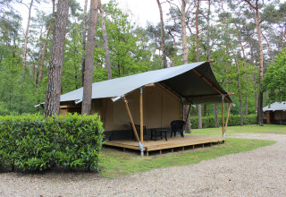Safari tent with covered veranda and private bathroom at Familiepark Goolderheide in Belgium.