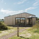 Moderne tiny house ved ferieparken De Klepperstee i Holland, med terrasse og store vinduer
